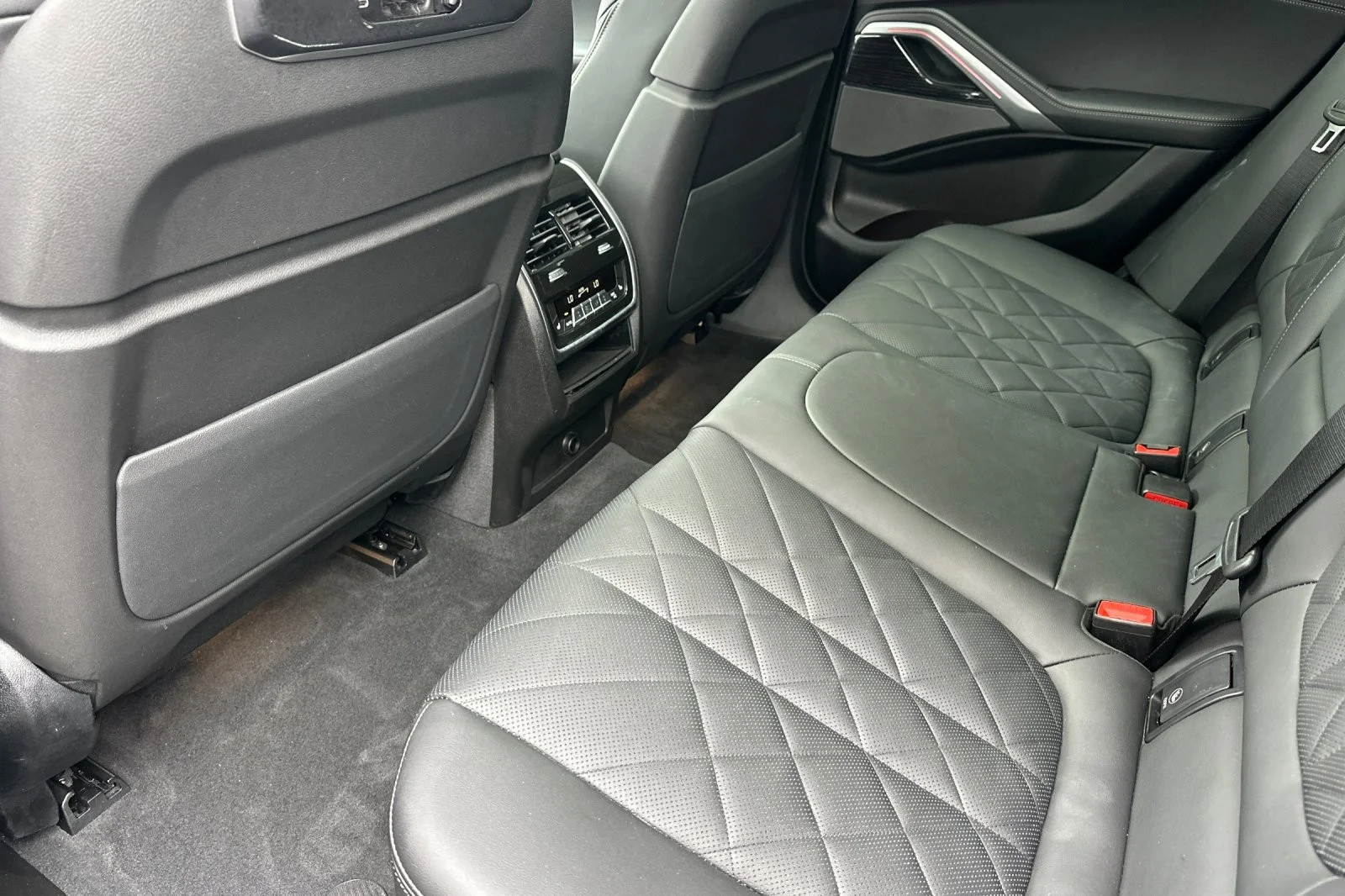 Used 2025 Black Sapphire Metallic BMW xDrive40i image 11