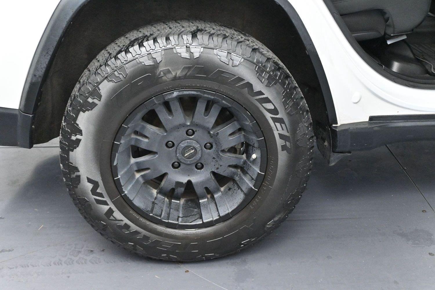 Used 2016 Bright White Clearcoat Jeep Laredo image 27