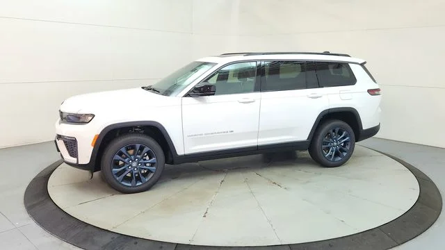 New 2026 Bright White Clear-Coat Exterior Paint Jeep  image 5