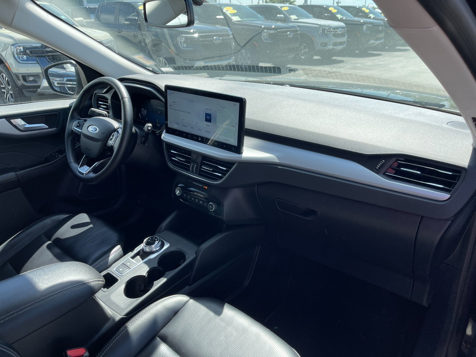 Used 2024  Ford Platinum image 18