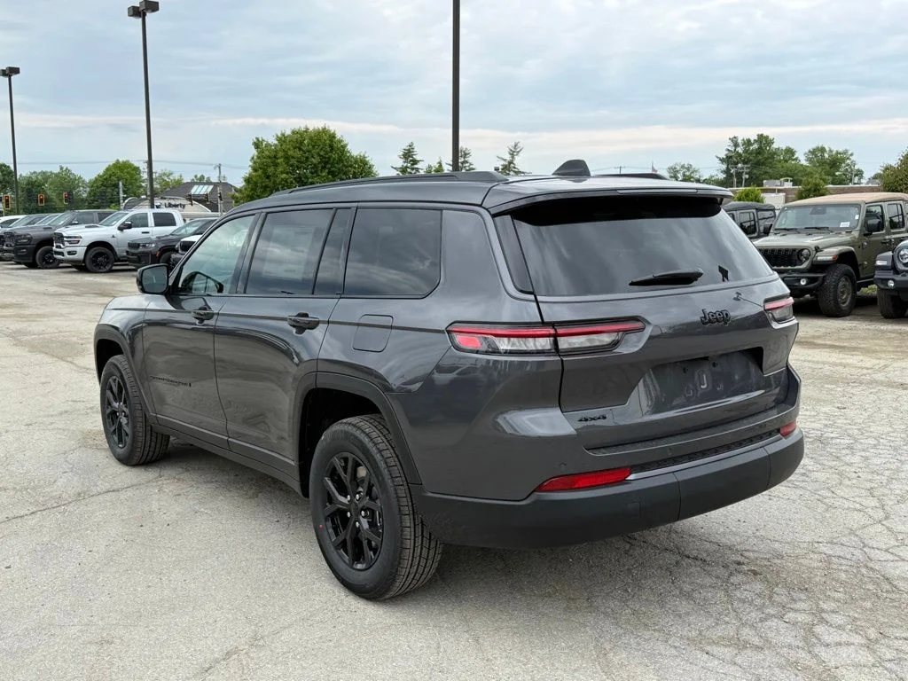 New 2026 Baltic Gray Metallic Clear-Coat Exterior Paint Jeep Laredo image 8