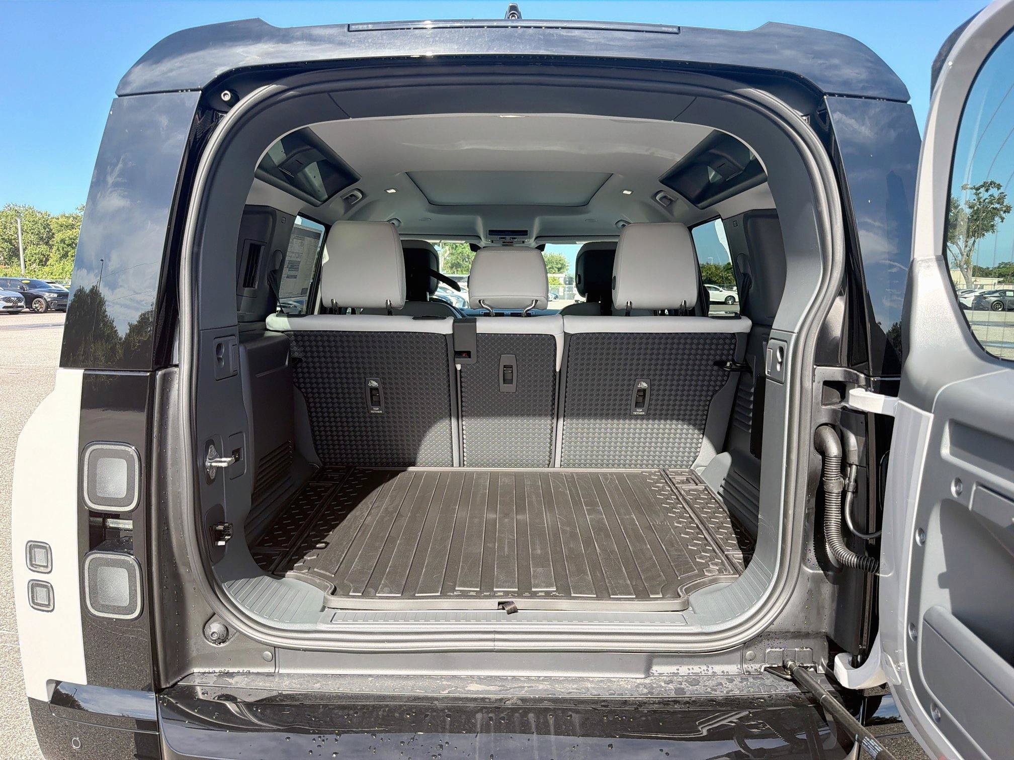 New 2026 Borasco Grey Land Rover X-Dynamic SE image 12