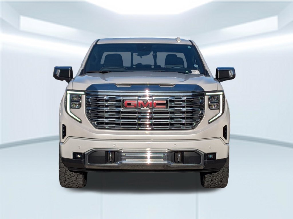 Used 2024 White GMC Denali image 10