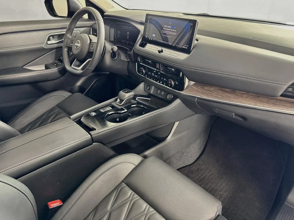 Used 2024 Gray Nissan Platinum image 37