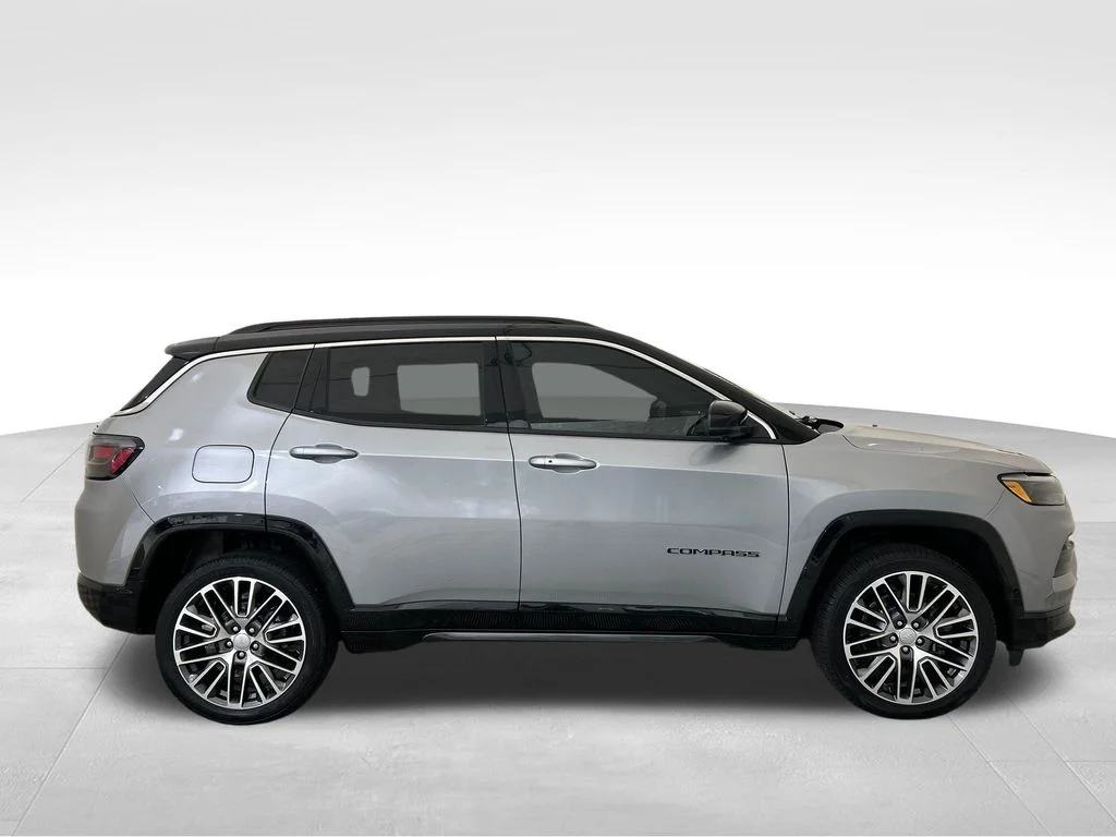 Used 2023 Silver Jeep Limited image 6