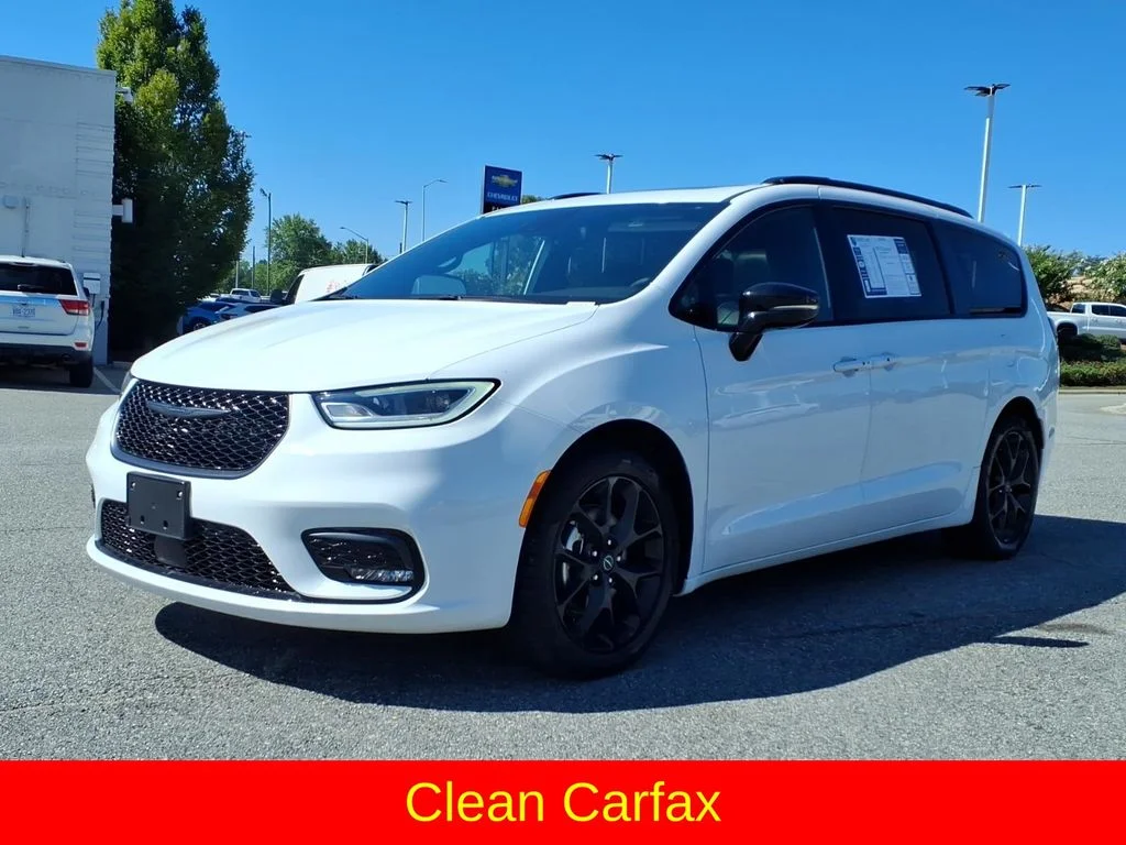 Used 2025 White Chrysler Limited image 3