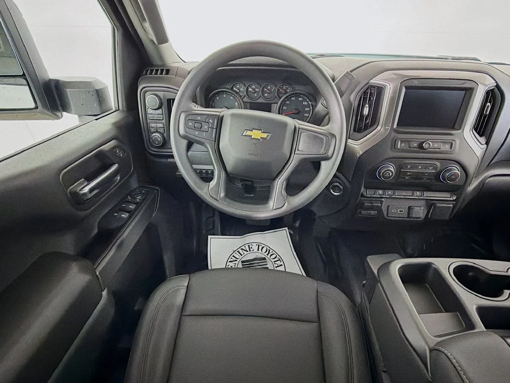 New 2026 Summit White Chevrolet Work Truck image 19