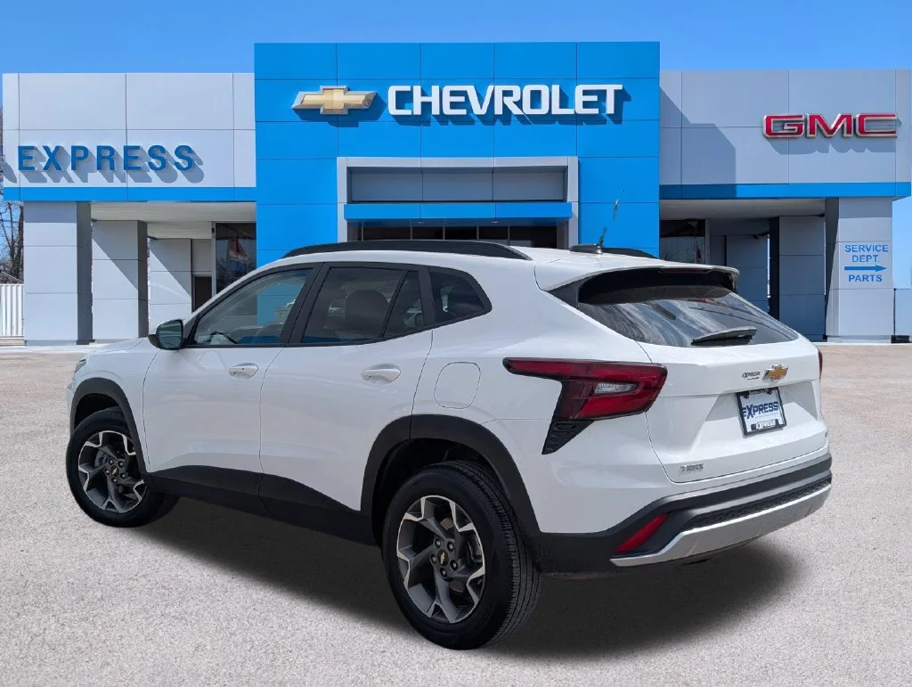 Used 2025 Summit White Chevrolet LT image 5