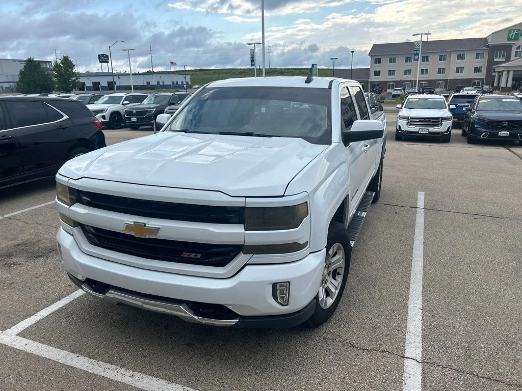 Used 2017 White Chevrolet LT image 2