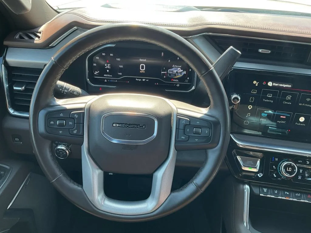 Used 2025 White Frost Tricoat GMC Denali image 15