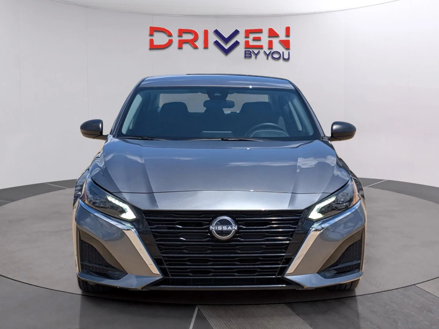 Used 2025 Gun Metallic Nissan SV image 8