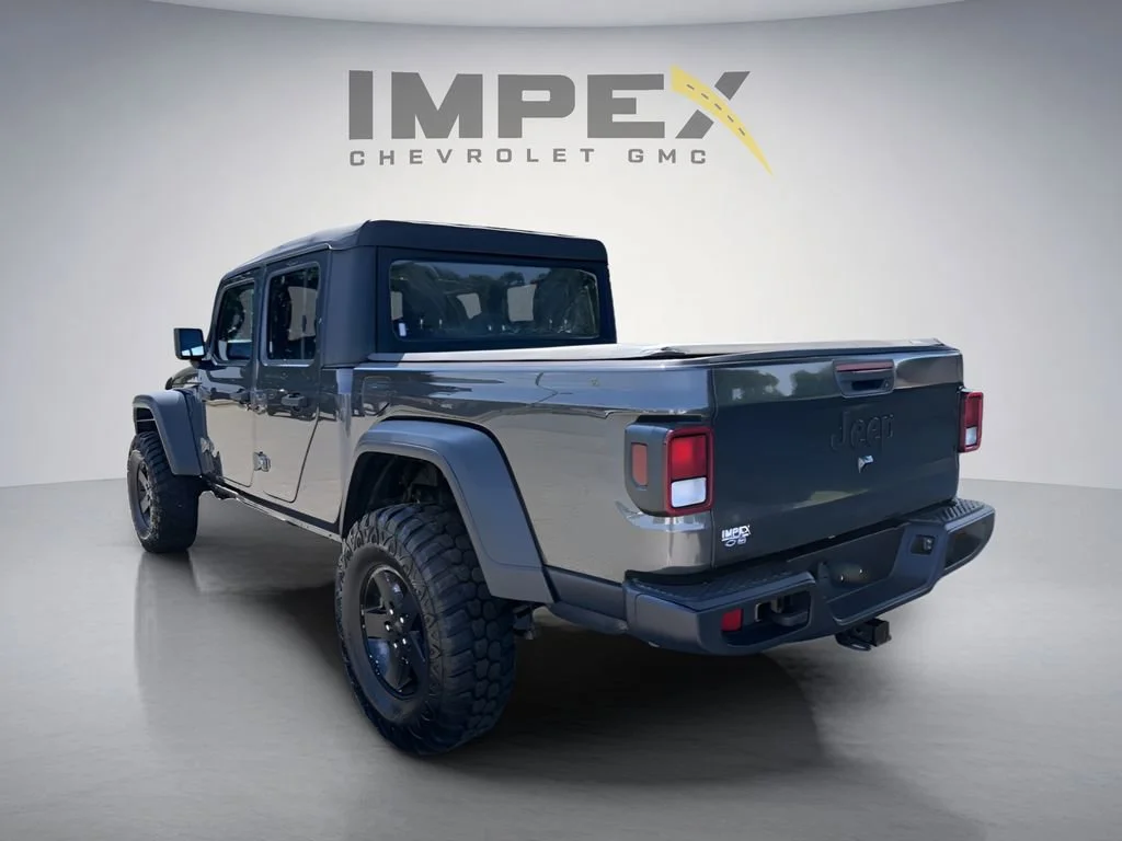 Used 2020  Jeep Sport image 3