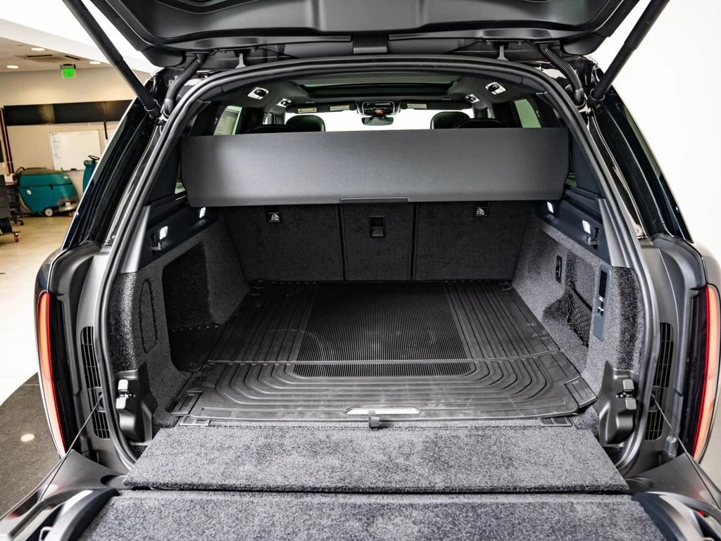 New 2026 Santorini Black Land Rover SE image 19