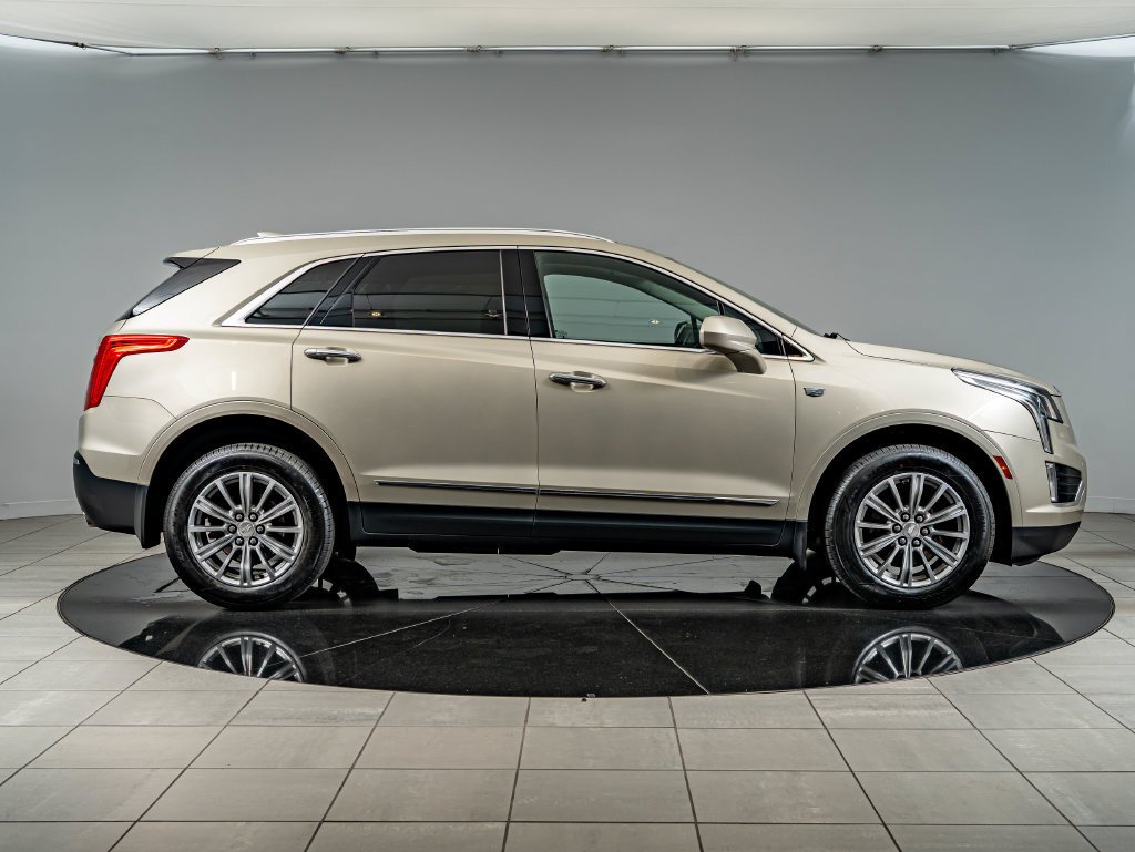 Used 2017 Silver Coast Metallic Cadillac Luxury image 4