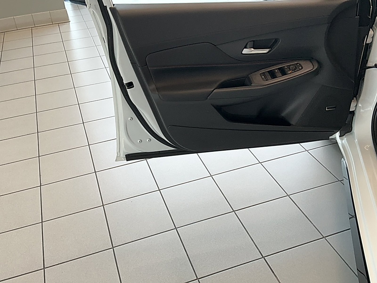 New 2026 White Nissan SR image 6