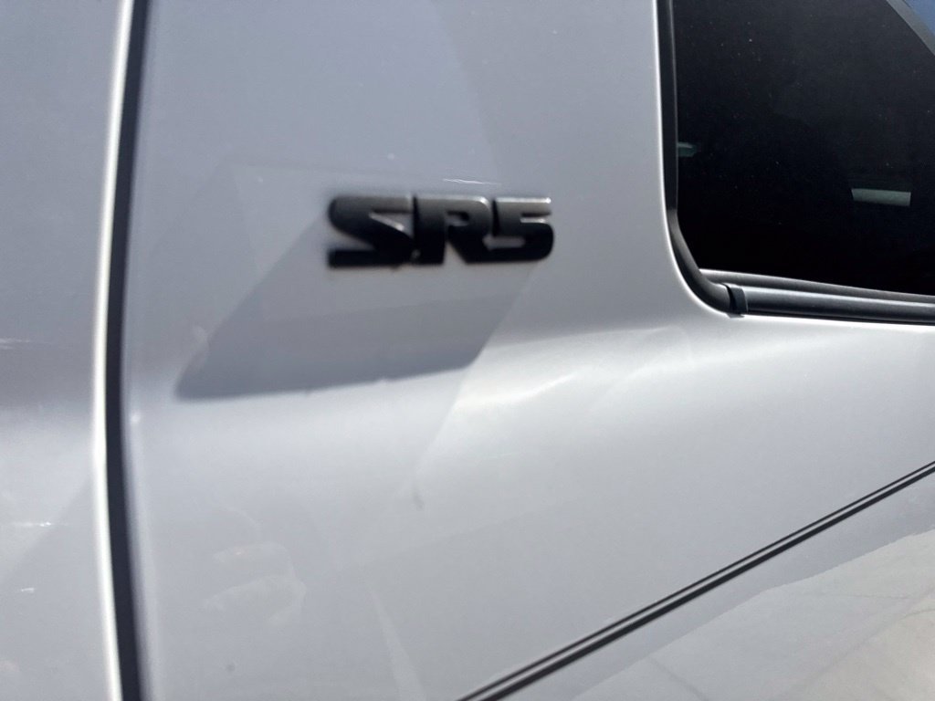 Used 2015 White Toyota SR5 image 5