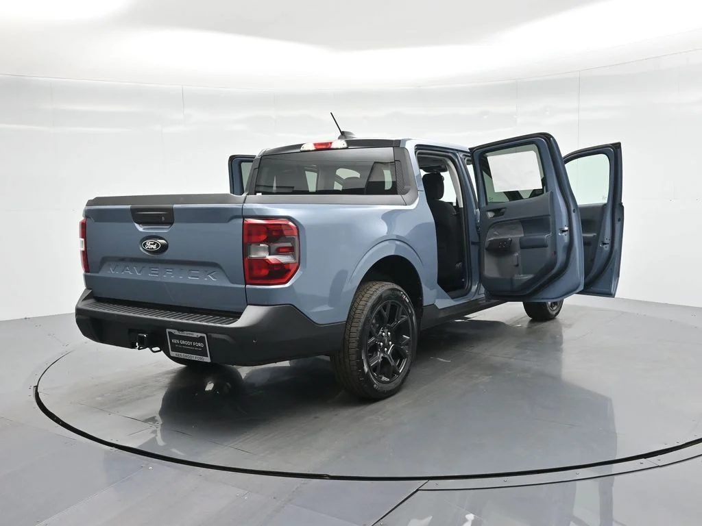 New 2025 Azure Gray Metallic Tri-Coat Ford XLT image 5