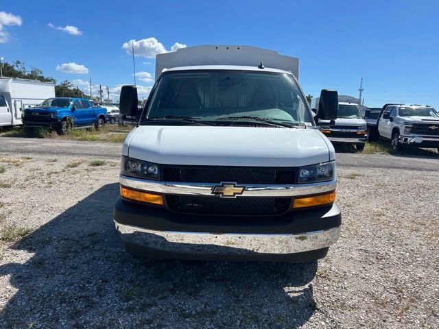 New 2025 Summit White Chevrolet 1WT image 2