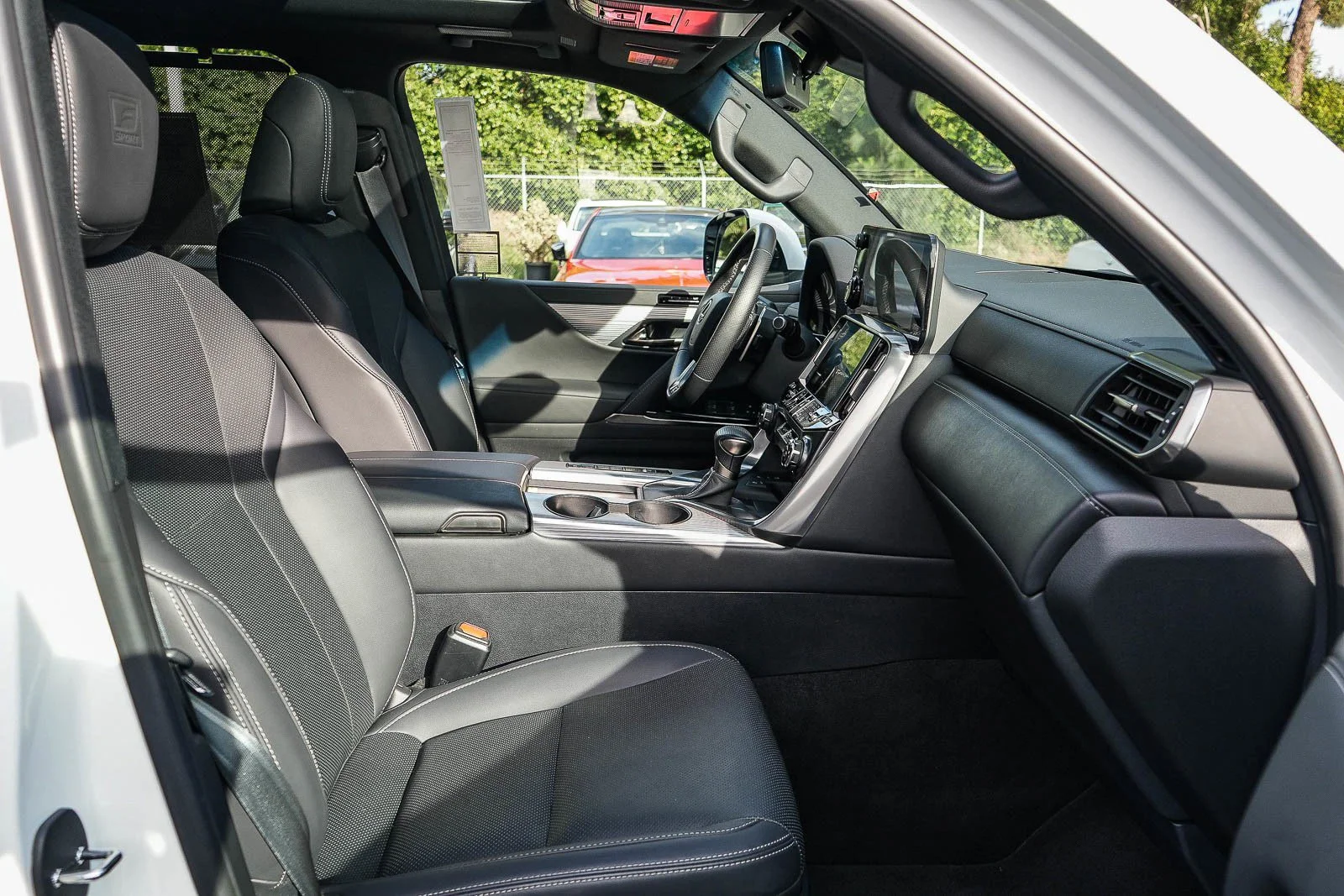 2024 Lexus LX F-Sport - Photo 17