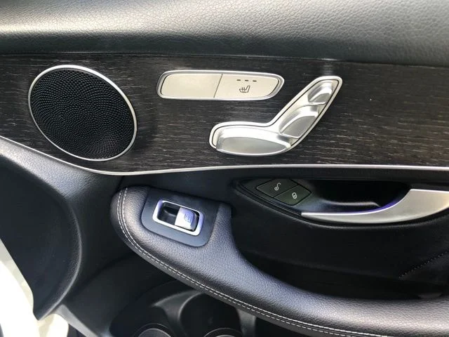 Used 2022 Polar White Mercedes-Benz GLC 300 image 16
