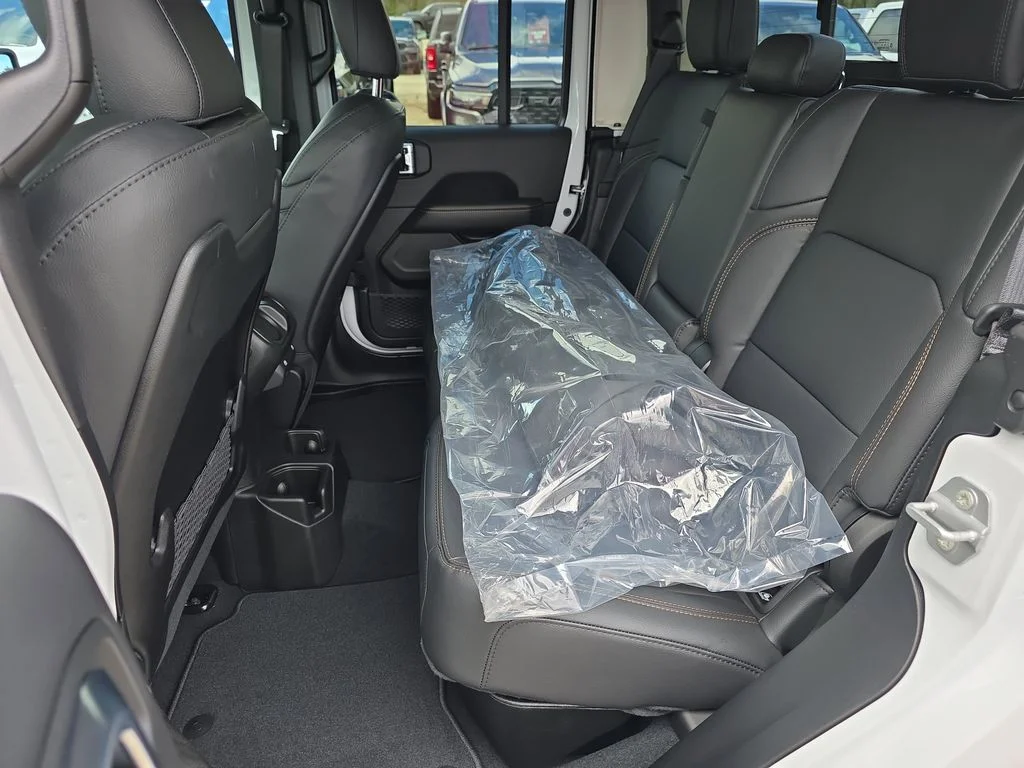 New 2026 Bright White Clear-Coat Exterior Paint Jeep Sahara image 26