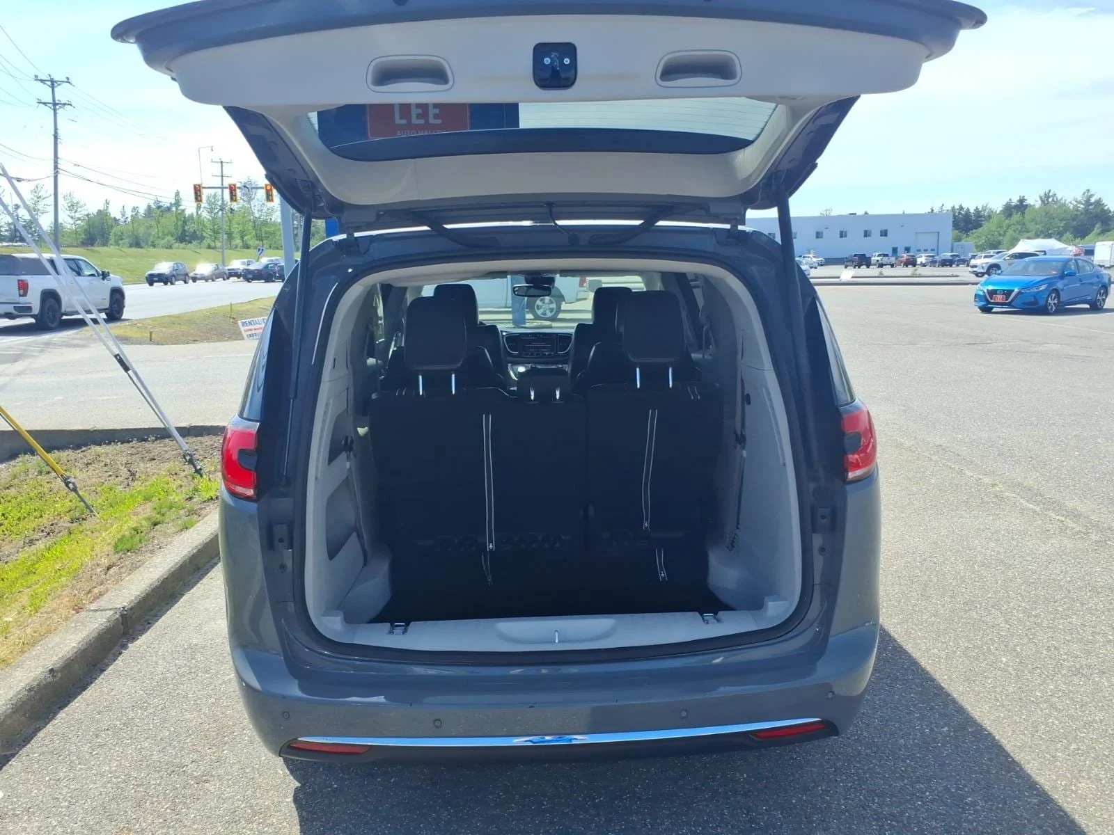 Used 2023 Gray Clearcoat Chrysler Touring L image 13