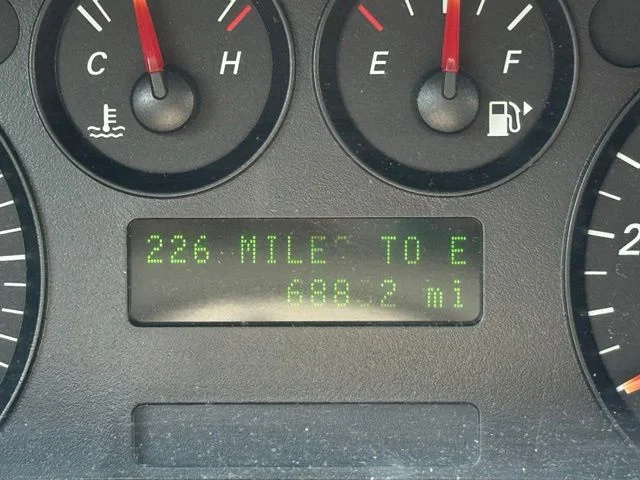 Used 2004 Gold Ford SE image 7