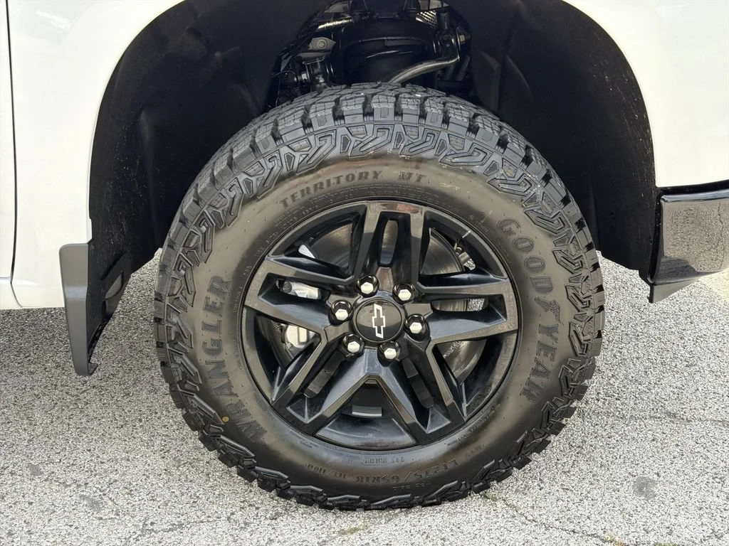 New 2026 Summit White Chevrolet Custom Trail Boss image 31