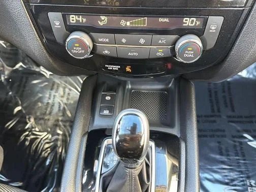 Used 2022 Pearl Metallic Nissan SV image 16
