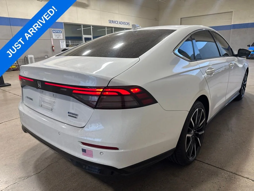 Certified Used 2024 Platinum White Pearl Honda Touring image 3