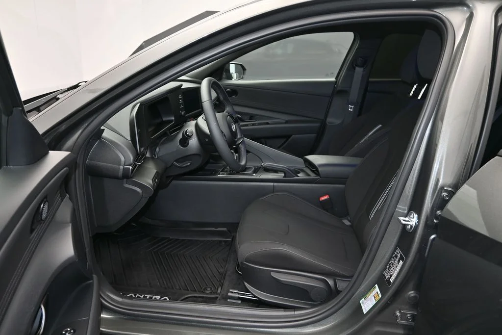 Used 2025 Amazon Gray Hyundai SEL Sport image 16