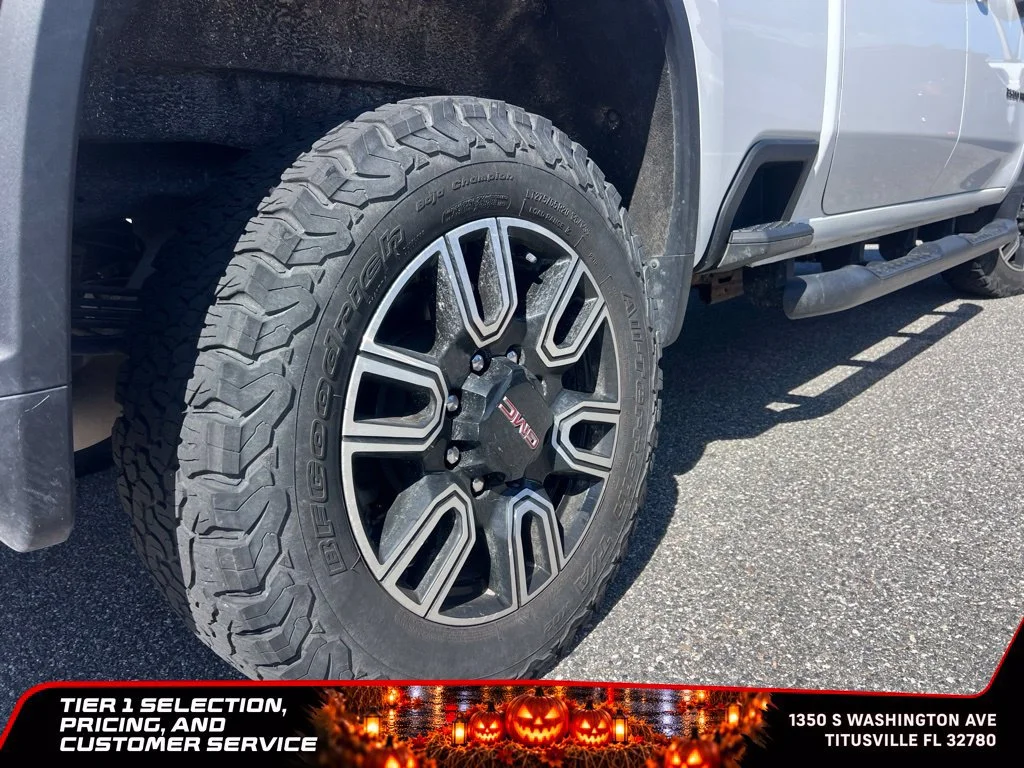 Used 2020 SUMMIT WHITE Chevrolet LT image 12