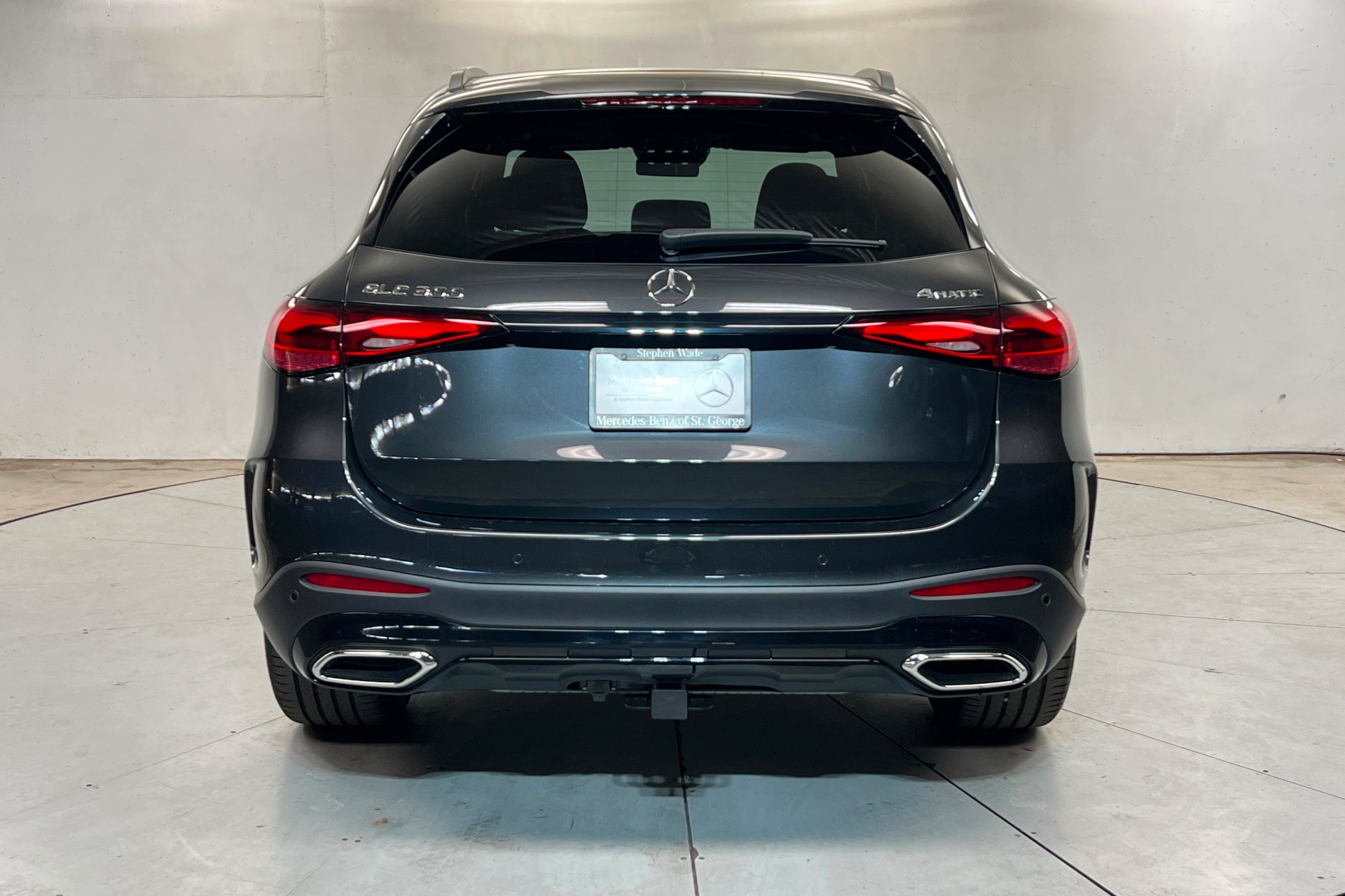 New 2027 Graphite Grey Metallic Mercedes-Benz GLC 300 image 30