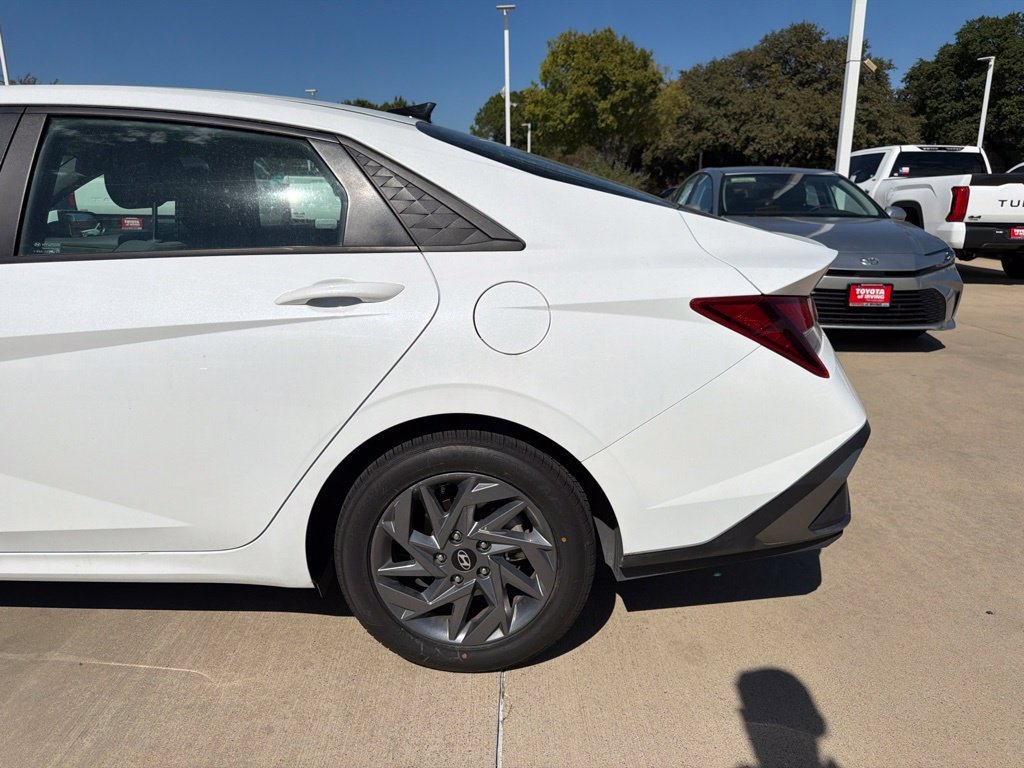 Used 2024 White Hyundai SEL image 7
