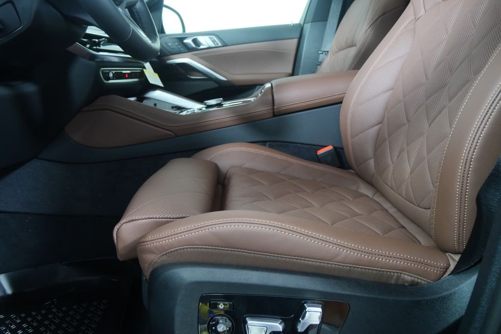 New 2027 Black Sapphire Metallic BMW xDrive40i image 9