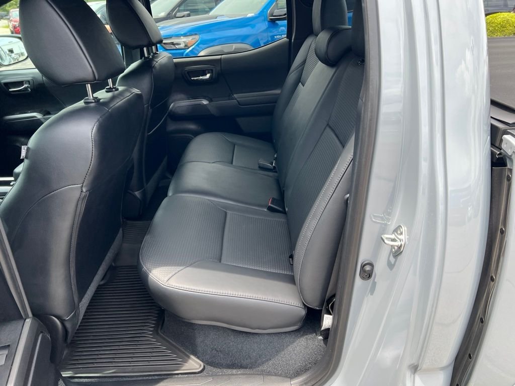 Used 2019 Gray Toyota SR image 11
