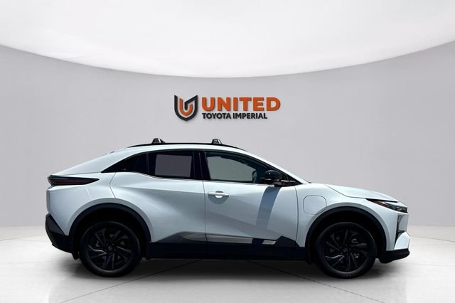New 2026 Wind Chill Pearl <sup>1</sup> Toyota  SE image 2