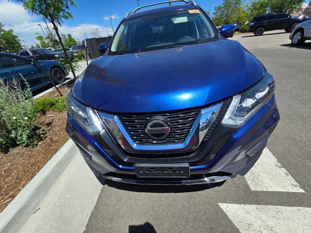Used 2018 Caspian Blue Nissan SL image 8