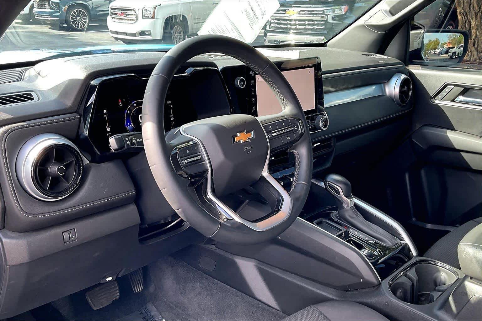 2023 Chevrolet Colorado LT - Photo 14
