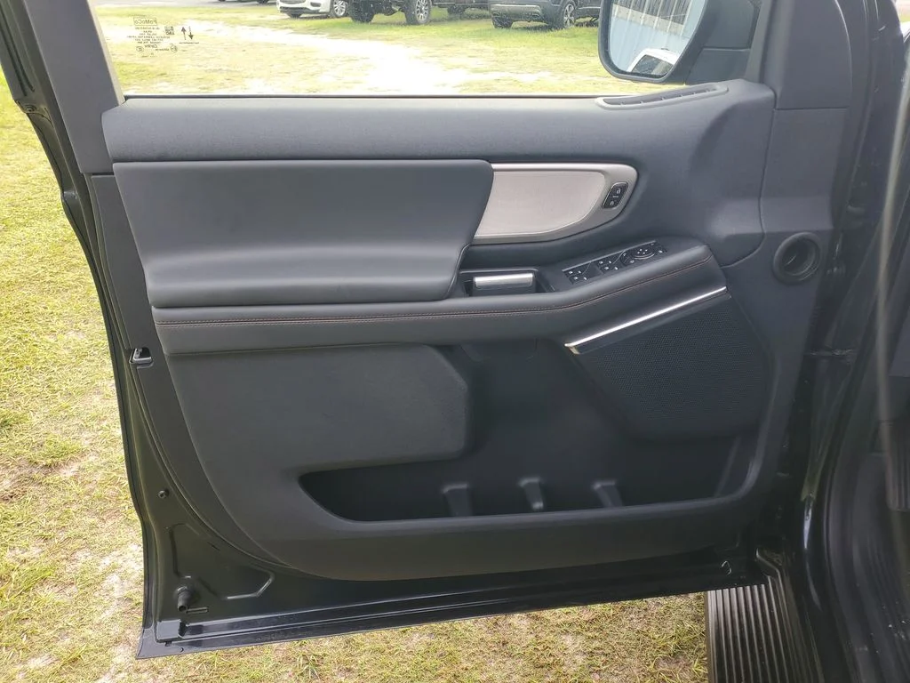 2025 Ford Expedition Active - Photo 6