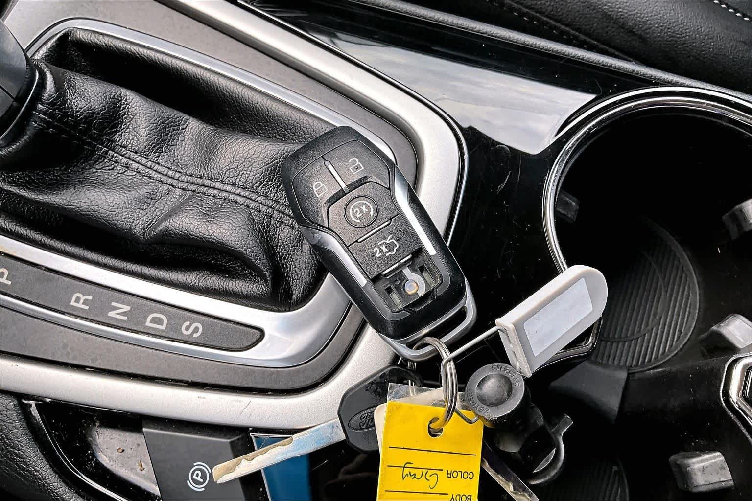 Used 2015 Magnetic Metallic Ford SEL image 17