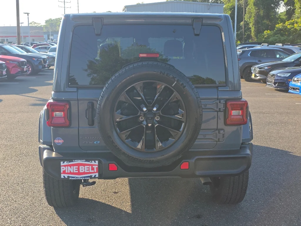 Used 2025 Anvil Clear Coat Jeep Sahara 4xe image 15