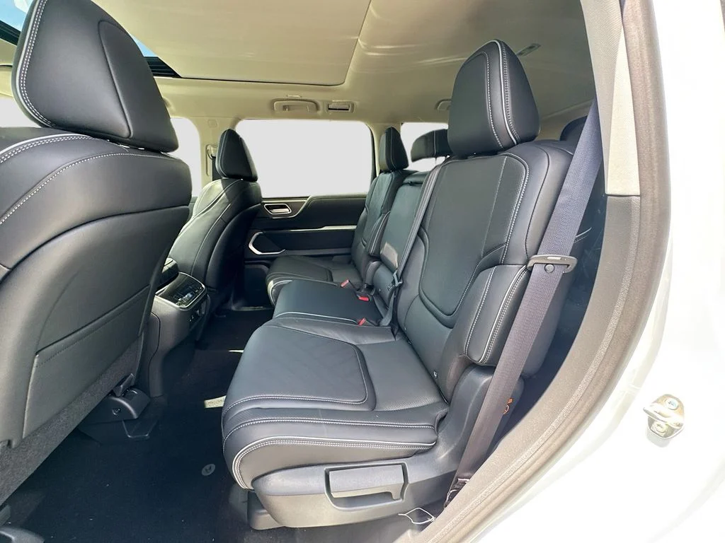 New 2026 RADIANT WHITE INFINITI Luxe 2WD image 26
