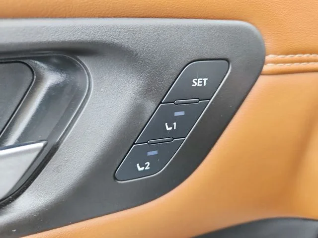 Used 2025 Silver Nissan Platinum image 21