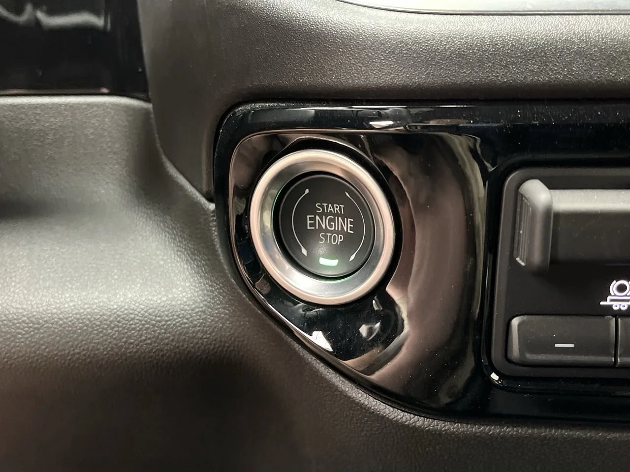 2025 GMC Sierra 1500 SLE - Photo 23