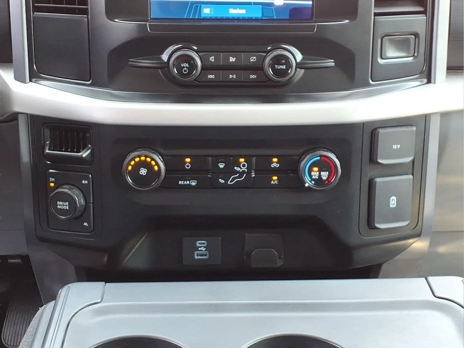 Used 2023 Oxford White Ford XLT image 25