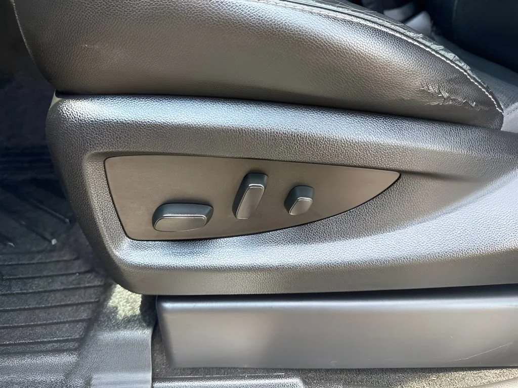 Used 2018 PEPPERDUST METALLIC Chevrolet Premier image 10