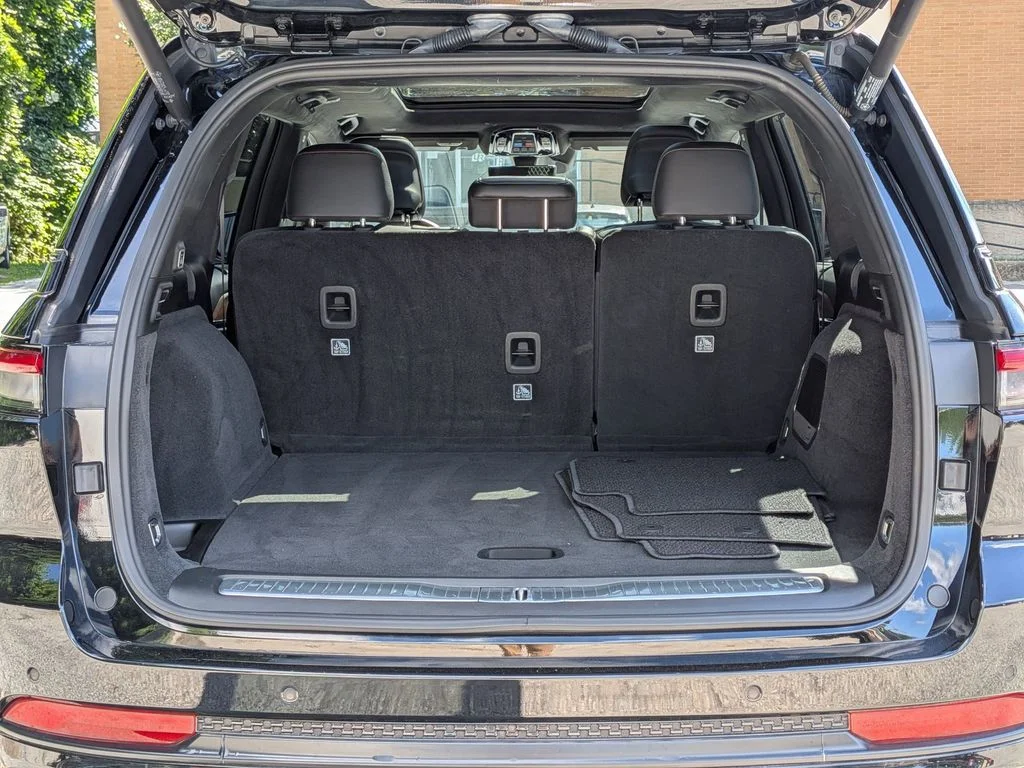 Used 2023 Black Jeep Summit Reserve image 6
