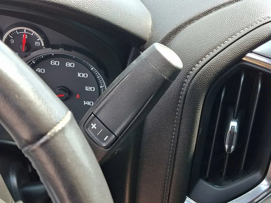 Used 2020 BLACK Chevrolet RST image 22