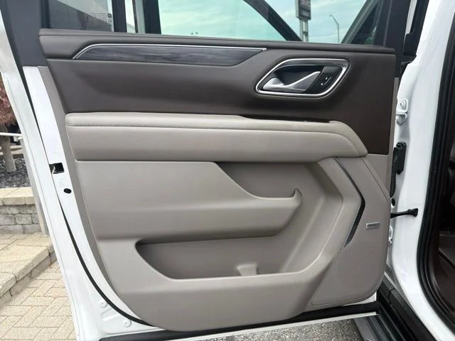 Used 2023 White GMC SLT image 13
